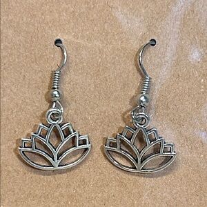 Lotus flower dangle earrings 🪷🧘🏽